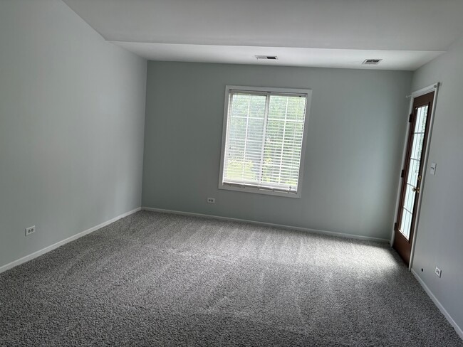 Building Photo - 1521 Commodore Ct
