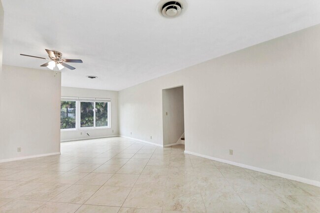 Building Photo - 743 Ibis Way