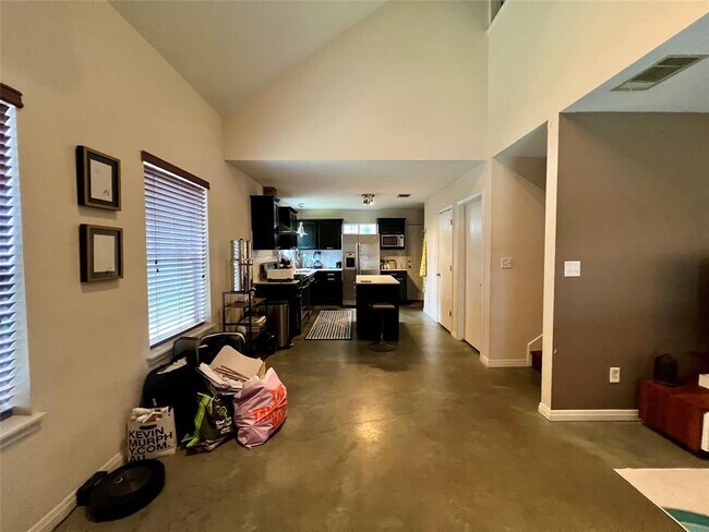 Building Photo - 2409 Santa Rosa St