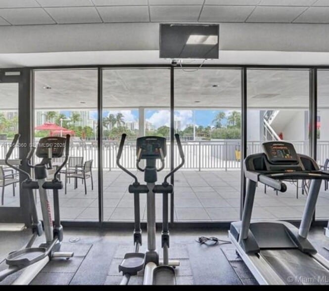 Building Photo - 3625 N Country Club Dr