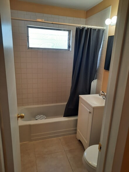 Bathroom - 3108 Crestwood Dr