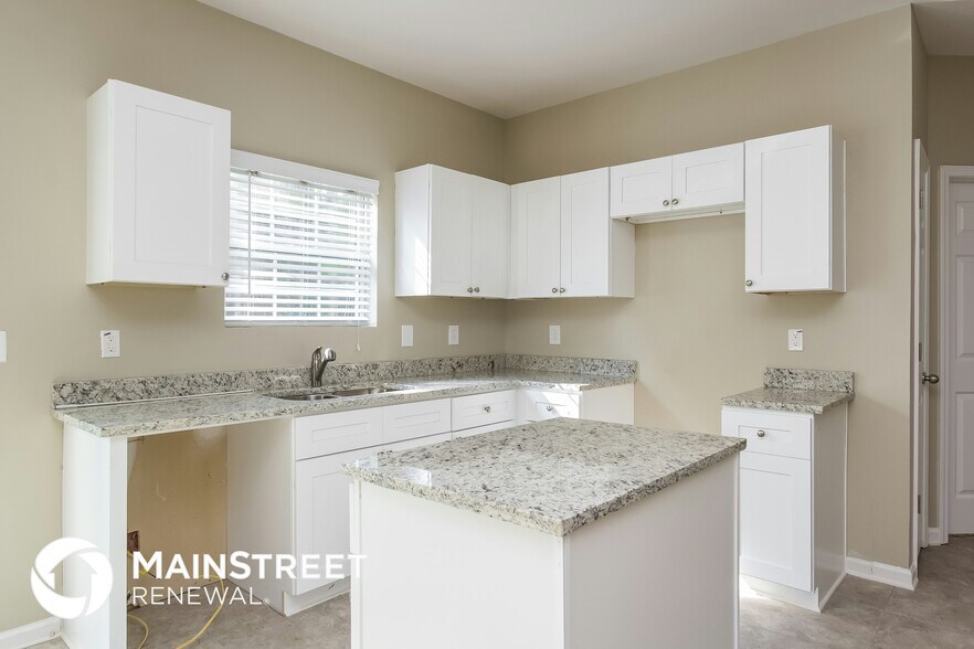 Building Photo - 5892 Village Loop