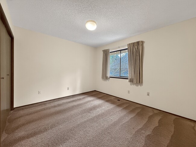 Building Photo - 5333 134th Ave SE