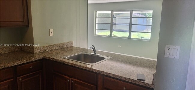 Building Photo - 1310 NE 143rd St