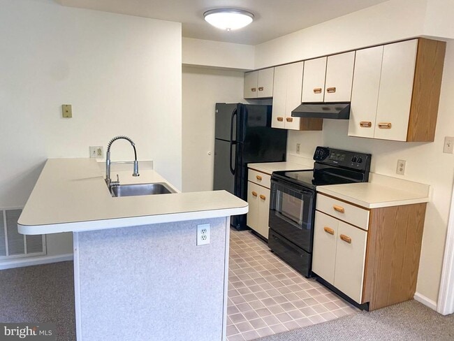 Building Photo - 108 Foxmeadow Dr
