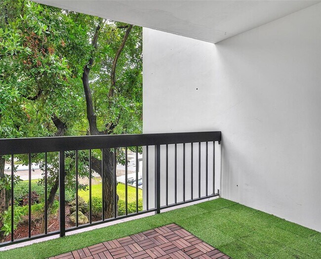 Building Photo - 2333 Brickell Ave