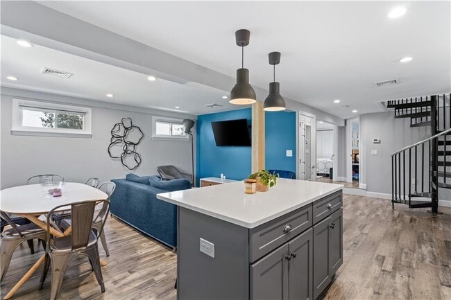 Building Photo - 4 James St