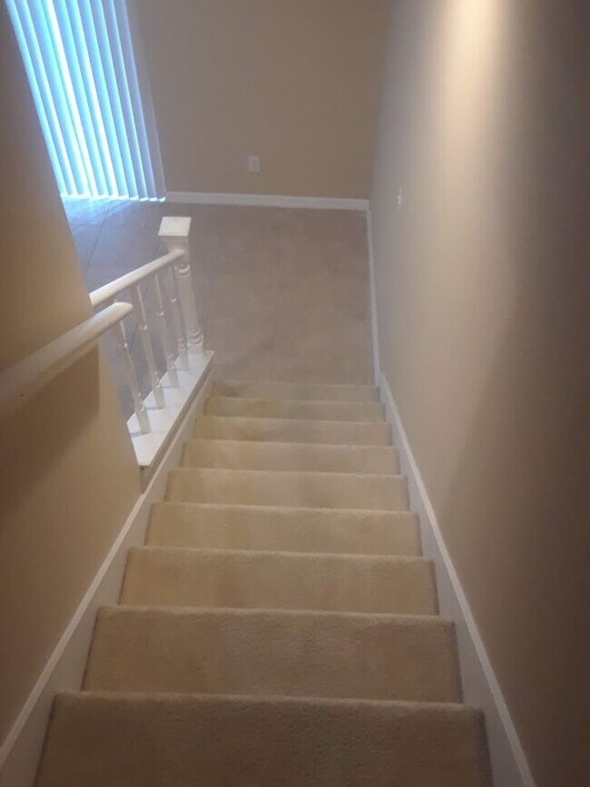 Building Photo - Must see beautiful 3 bedrooms and 2.5 Bath...