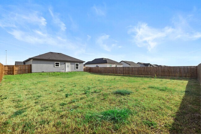 Building Photo - BRAND NEW HOMES FOR LEASE IN MERCEDES! CHO...