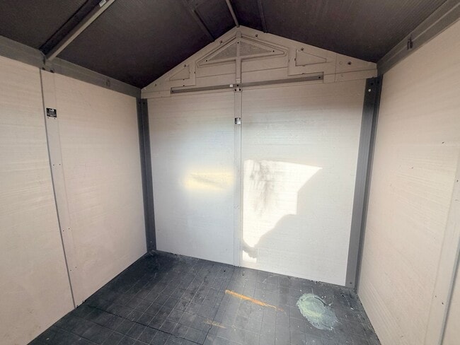 Building Photo - Charming One-Bedroom Near Downtown Petaluma – Utilities Included