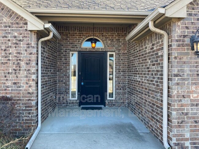 Building Photo - 15609 S Broadway St