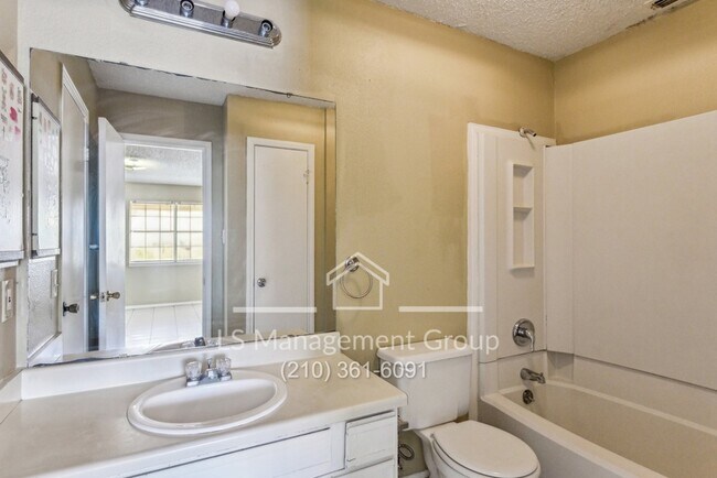 Building Photo - 6702 Windsor Hollow Dr