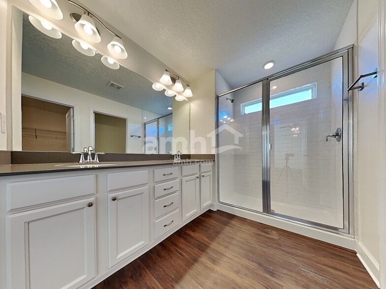 Building Photo - 6054 Little Blf Cir