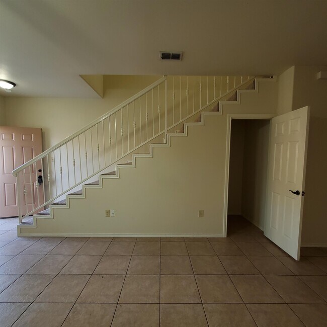 Building Photo - 1007 Emerald Valley Dr