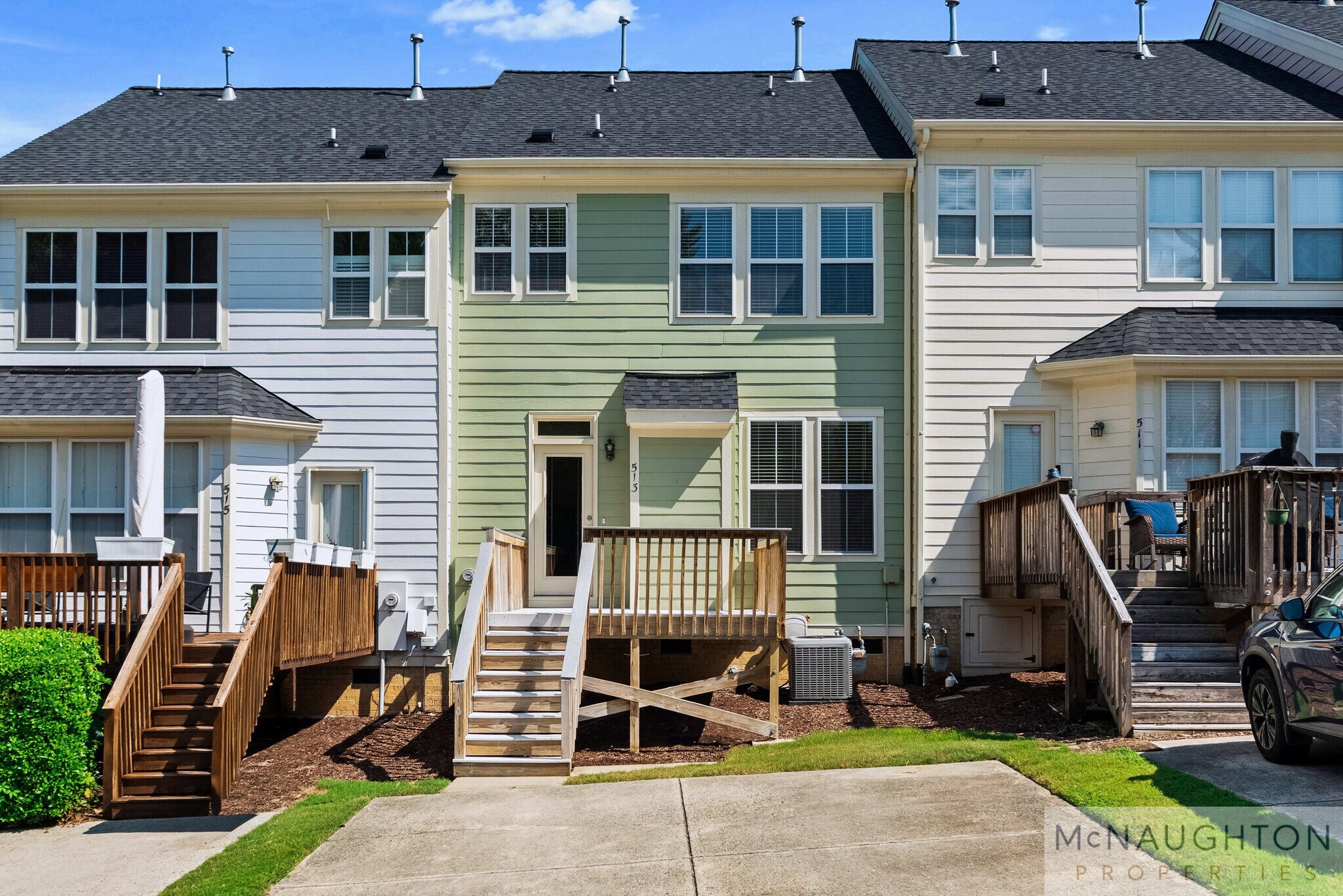 Building Photo - 513 Village Loop Dr