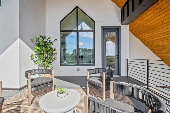 Building Photo - 1006 Winsted Ln