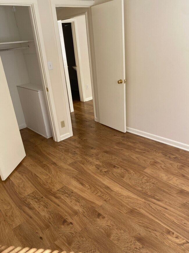 Building Photo - 4004 Luwana Ln