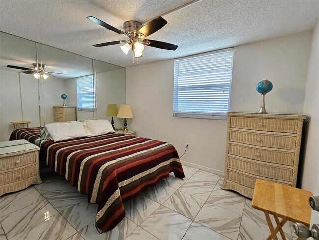Building Photo - 7425 Bay Island Dr S