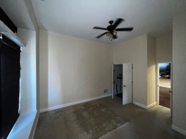 Building Photo - 1010 S Oakley Blvd