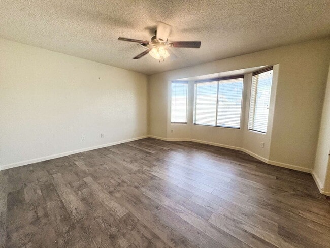 Building Photo - "Charming 3-Bed, 2-Bath Solar and Pool Home!"