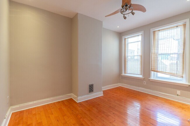 Building Photo - 1121 S 13th St