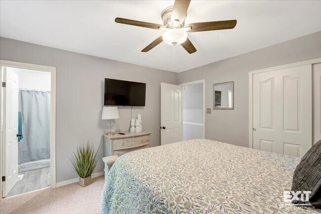 Building Photo - Beautiful Fully Furnished 3 Bed, 2 Bath Ho...