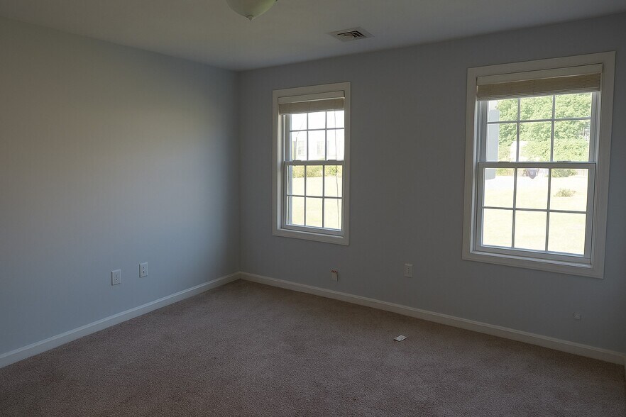 Building Photo - 6 Pepperbush Court