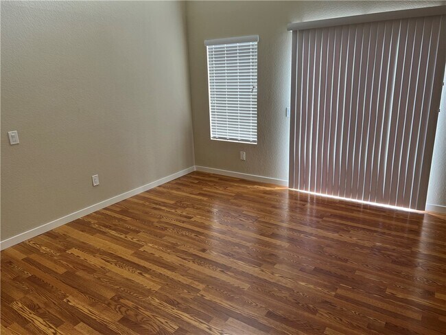 Building Photo - 23401 La Crescenta