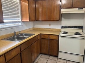 Building Photo - 544 Montevista Dr NE