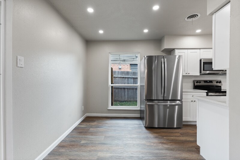Building Photo - 819 Wateka Way