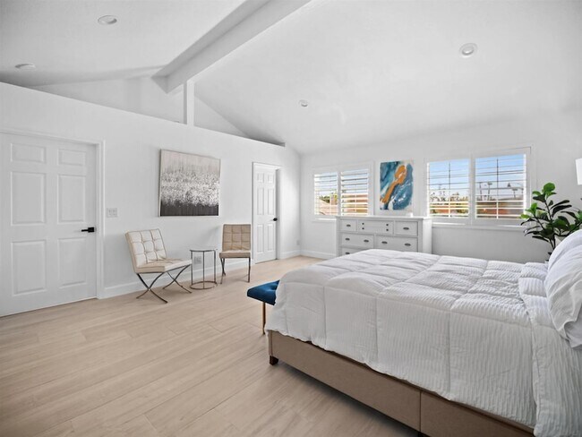 Building Photo - 11748 Via Chona