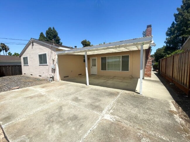 Building Photo - Desirable Home in the Mission San Jose Are...
