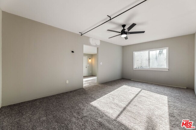Building Photo - 1112 S Highland Ave