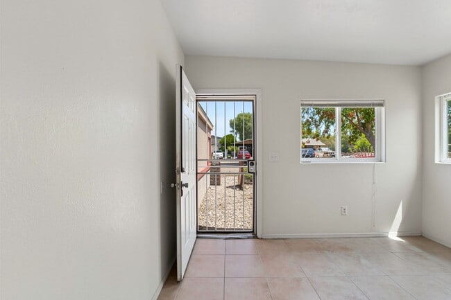 Building Photo - Spacious 4 Bedroom Home with 3 Full Baths & Large Fenced Yard