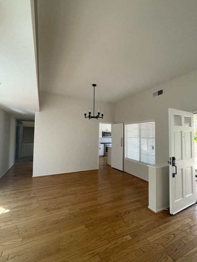 Building Photo - Gorgeous Single Story Home in The Coveted Valencia Summit Community!