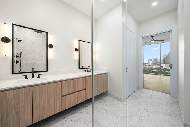 Building Photo - 1711 Allen Pkwy