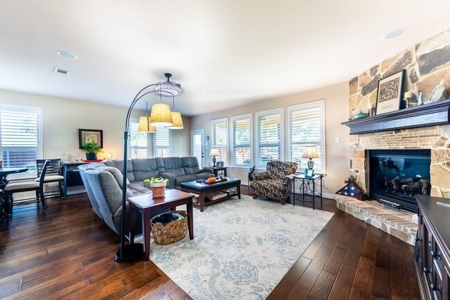 Building Photo - 810 Miramar Dr