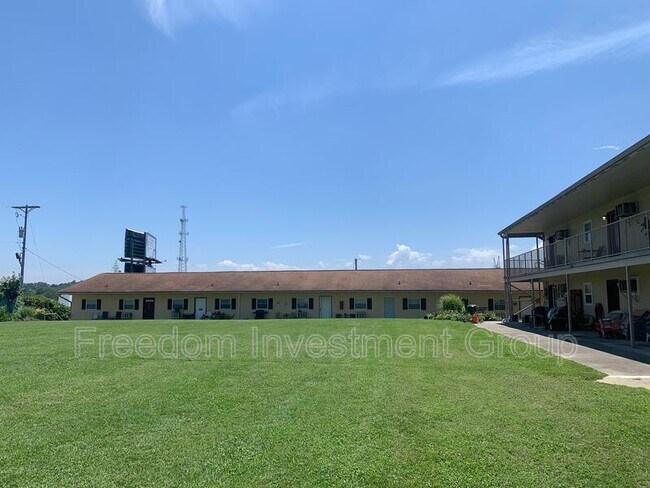 Building Photo - 501 Whitecrest Dr
