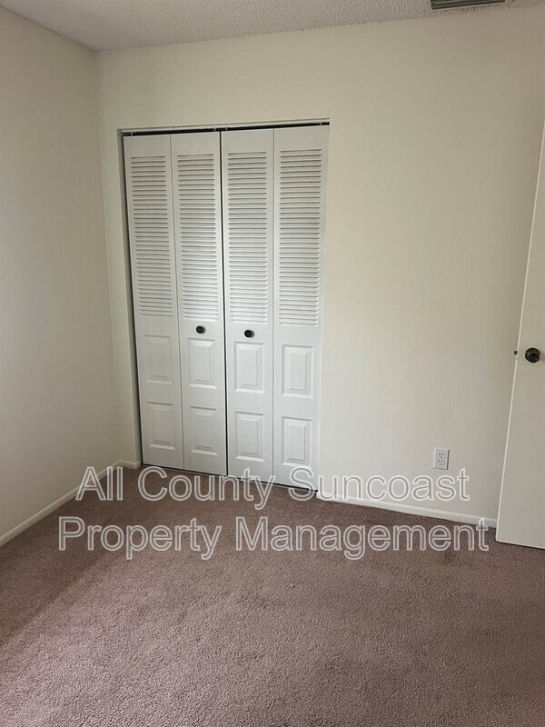 Building Photo - 529 E Curlew Pl