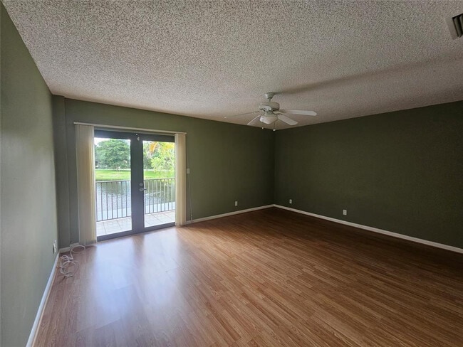 Building Photo - 633 Deer Crk Lk Pt S Ln