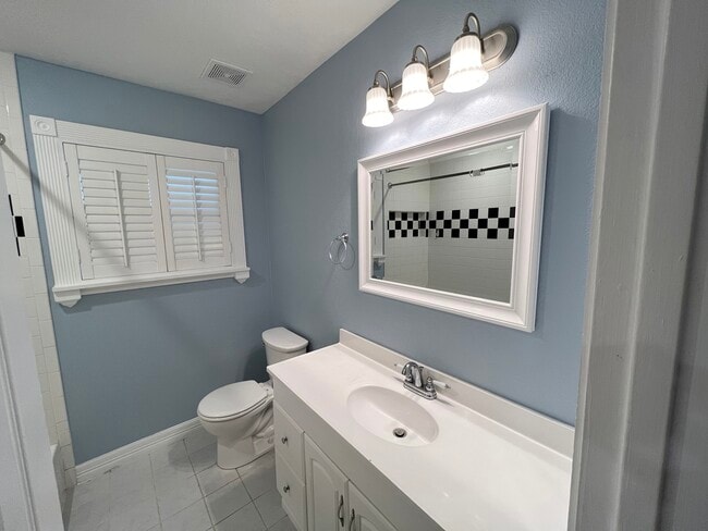 Building Photo - 2703 Thomas Ave