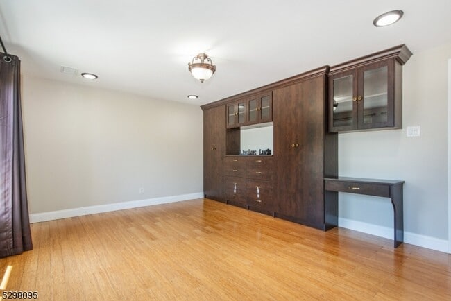 Building Photo - 19 Southwynde Dr