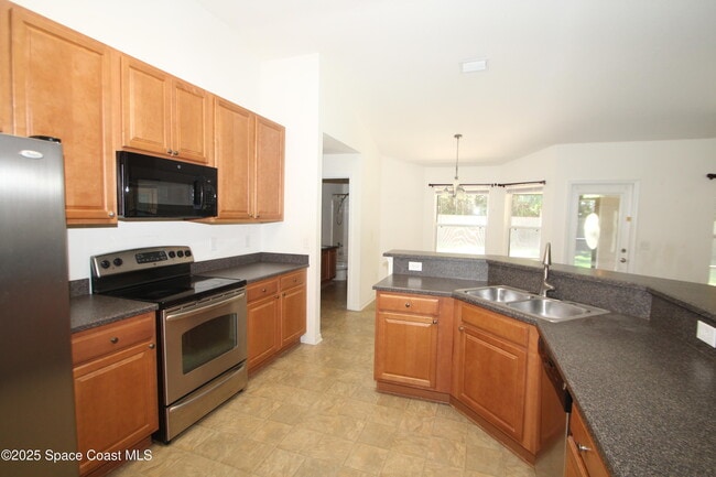 Building Photo - 2295 Botanica Cir