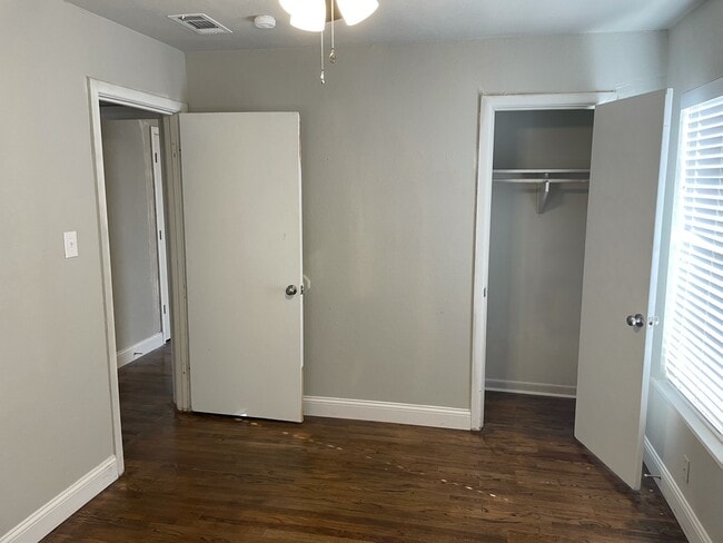 Building Photo - 613 S Andrews Ave