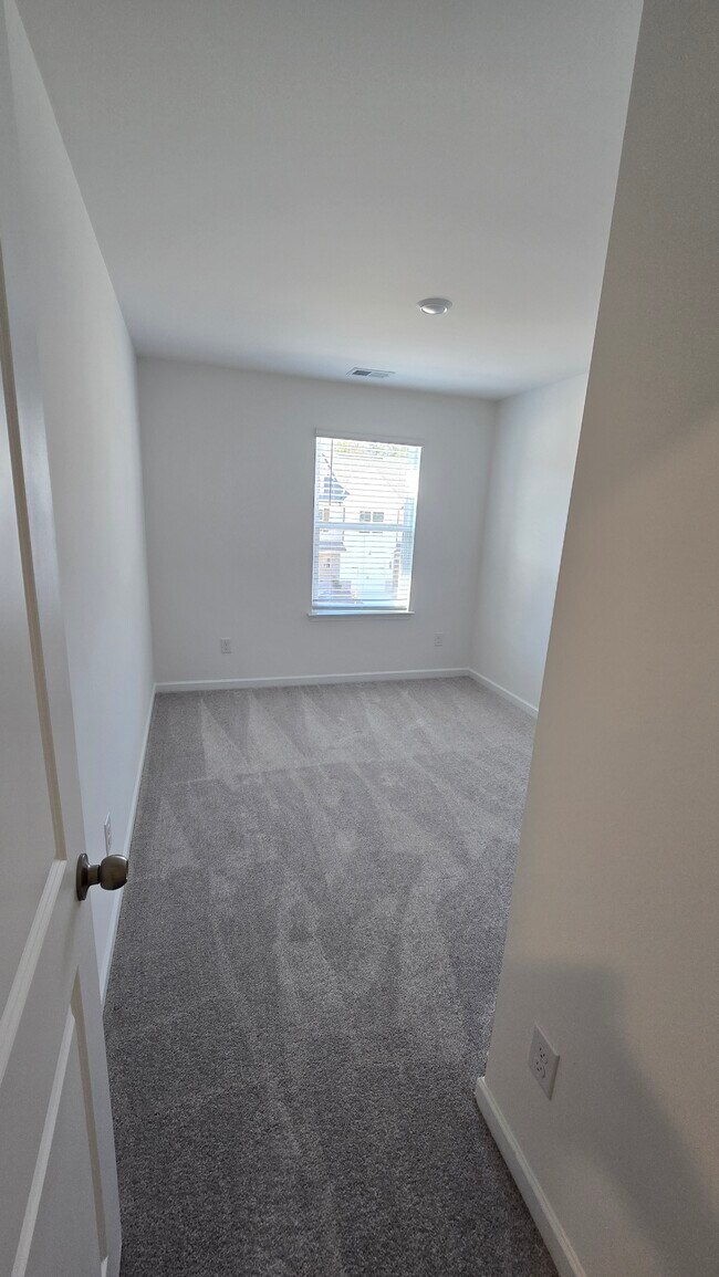 Building Photo - 217 Kenoot Dr
