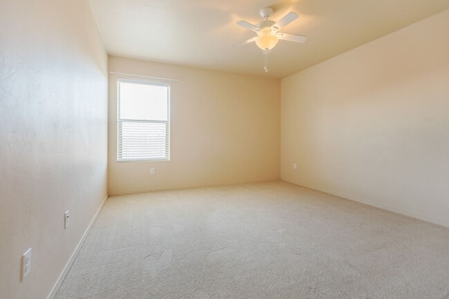 Building Photo - Beautiful 3 Bedroom/2 Bath Home