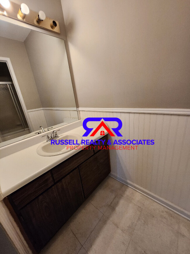 Building Photo - Alabaster Townhome