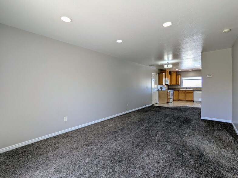 Building Photo - 2785 W 5525 S