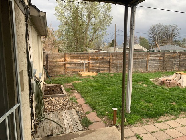 Building Photo - Quaint 2 Bedroom Duplex in the Highlands!!!
