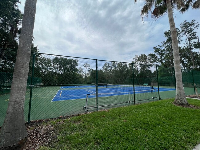 Building Photo - 4 Bed 3 Bath Home. Over 2,400 sqft Near Jacksonville Beach. Amenities, Bonus Room, Guarded Gate. ...